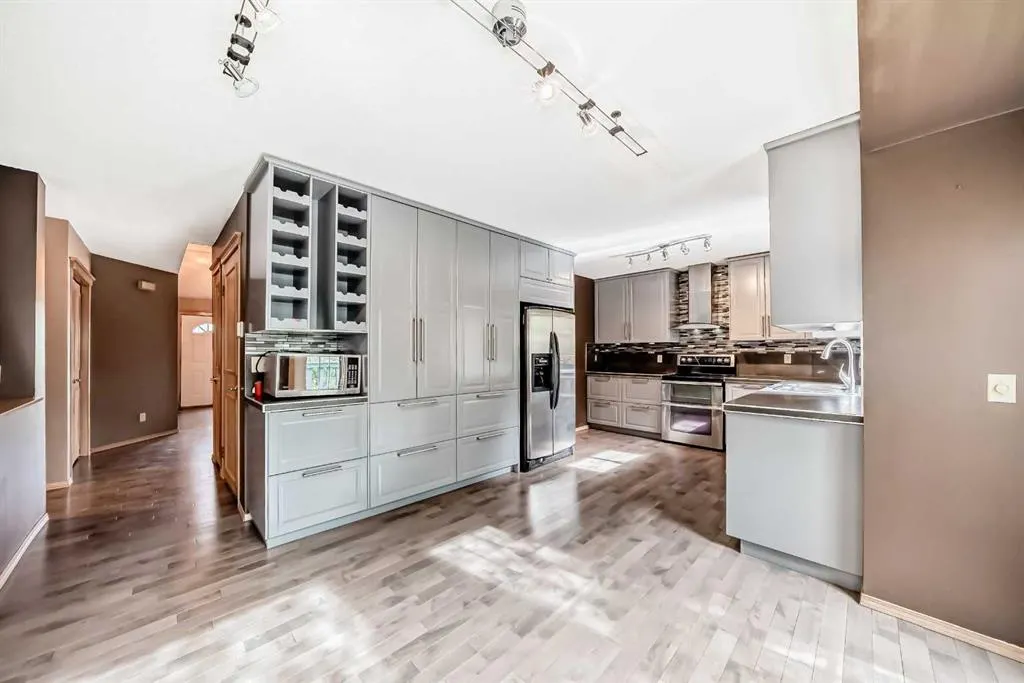 135 Canterbury Court SW