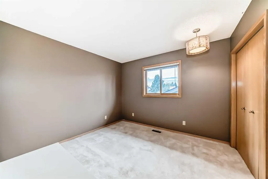 135 Canterbury Court SW