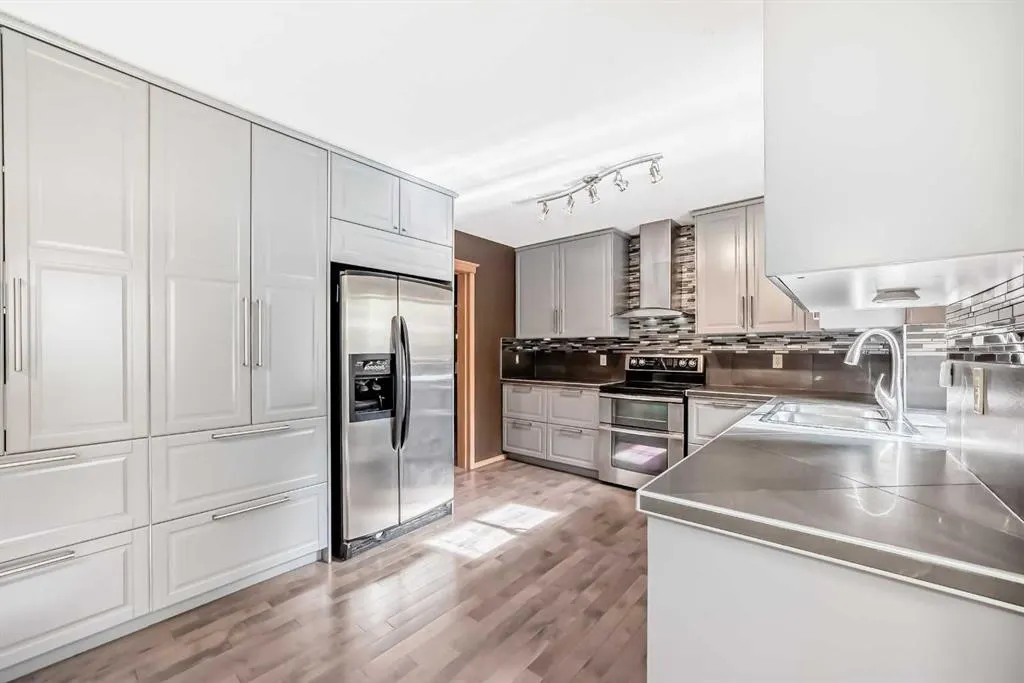 135 Canterbury Court SW