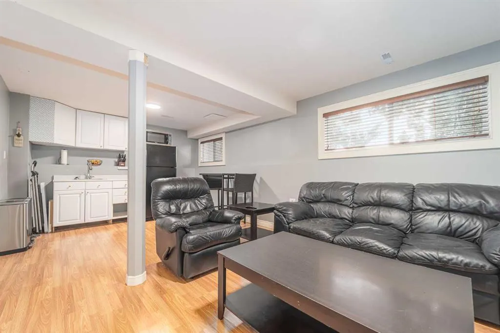 826 Columbia Boulevard W