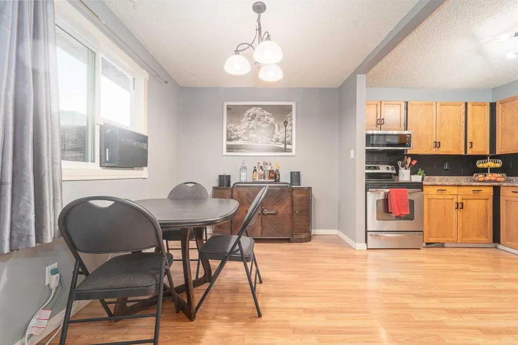 826 Columbia Boulevard W