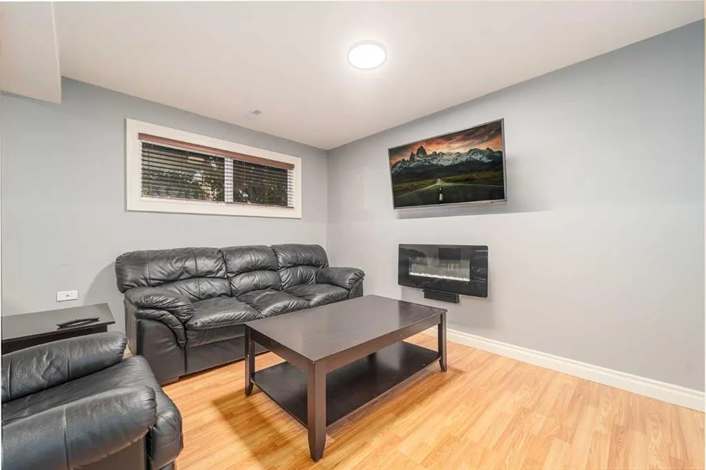 826 Columbia Boulevard W