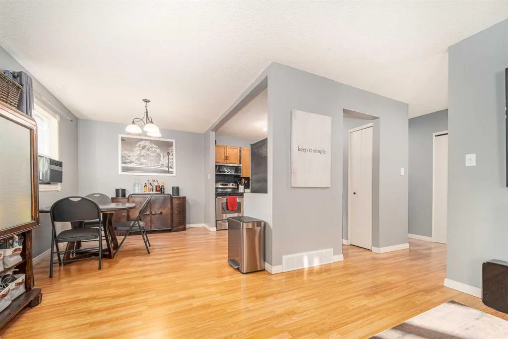826 Columbia Boulevard W