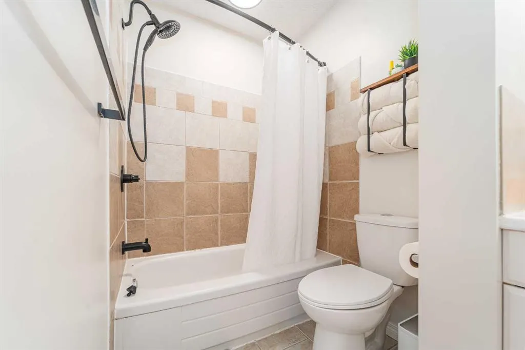 826 Columbia Boulevard W