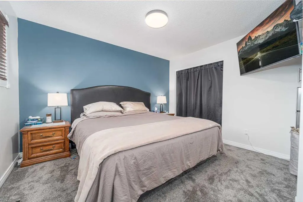 826 Columbia Boulevard W
