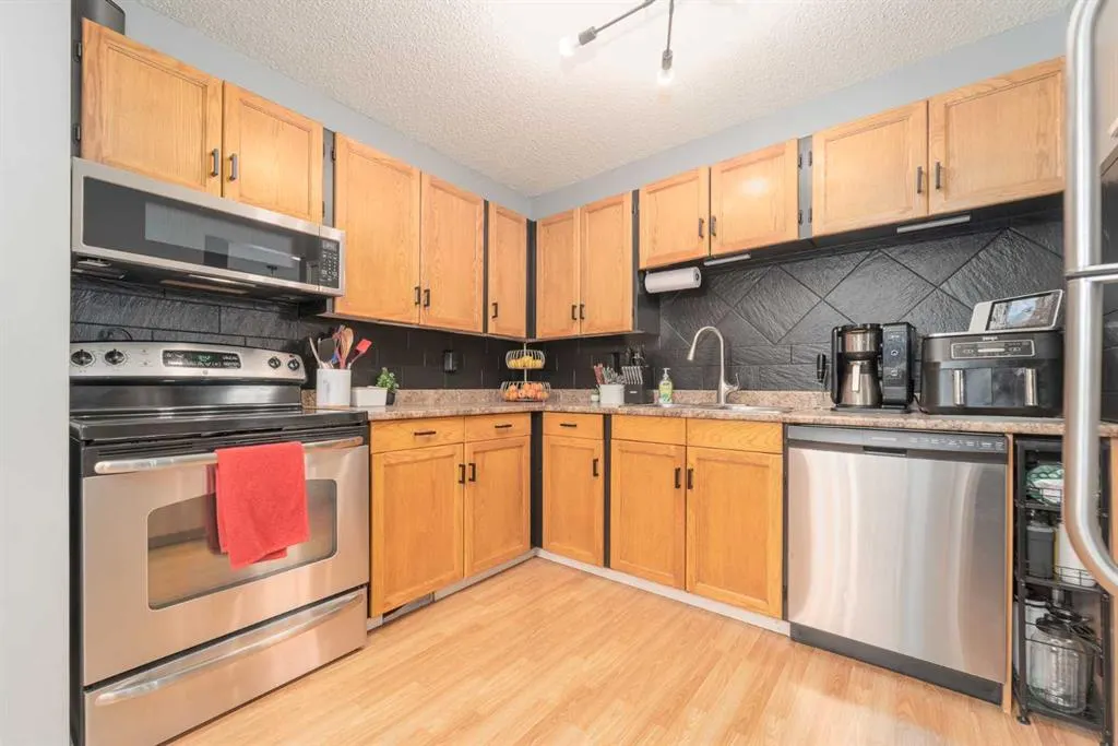 826 Columbia Boulevard W