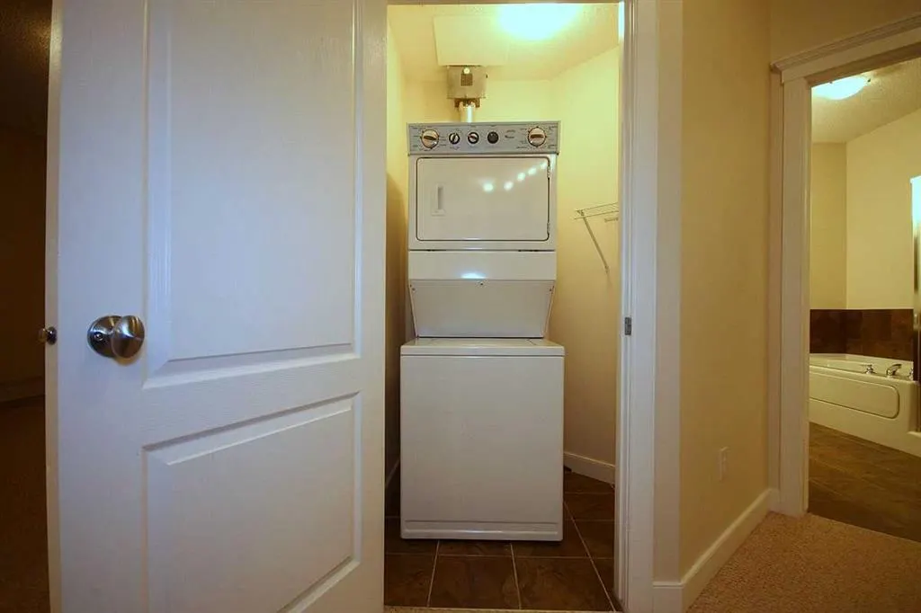 30 Discovery Ridge Close SW, #518