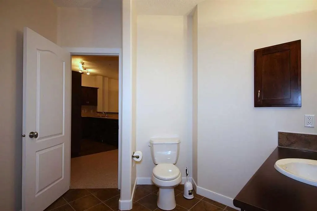 30 Discovery Ridge Close SW, #518