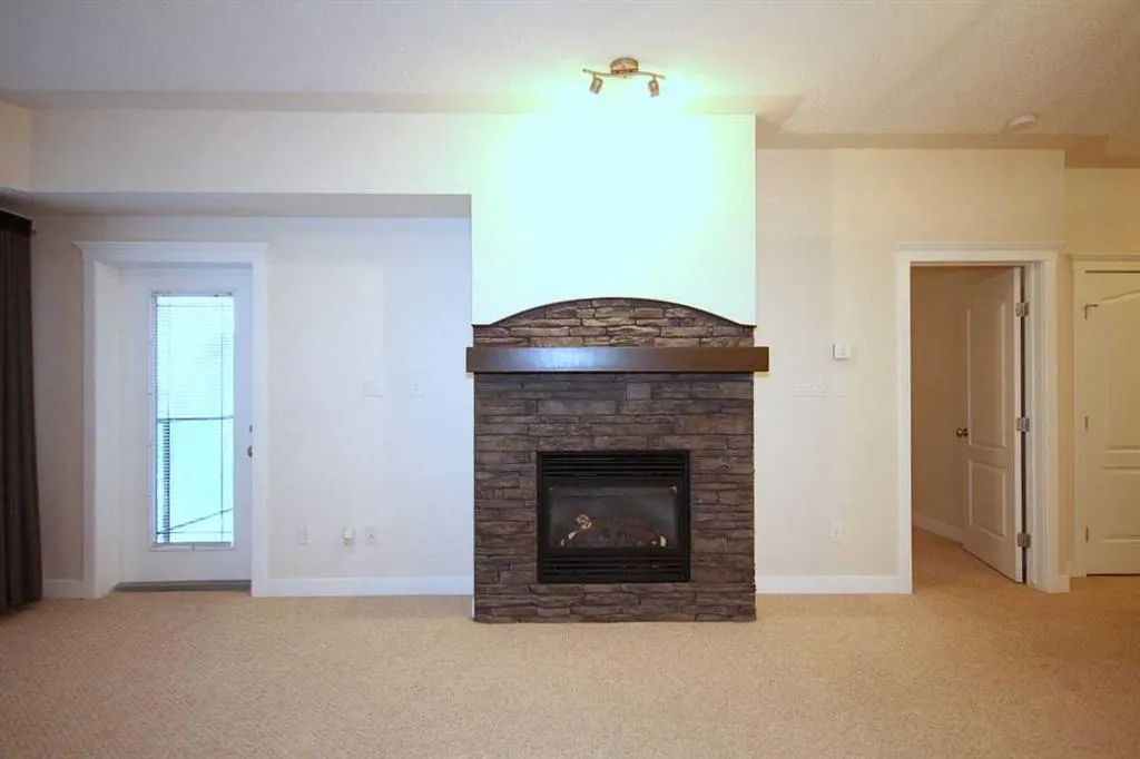 30 Discovery Ridge Close SW, #518