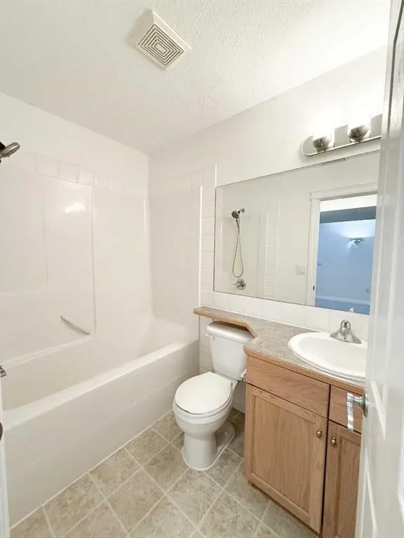 4833 52 Street, #201