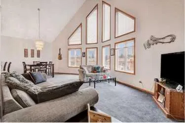 10816 STERN CRES