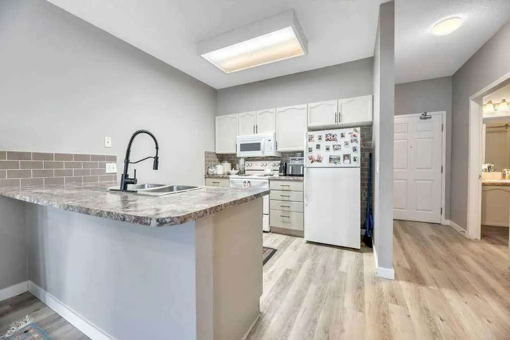 3 Parklane Way, #102