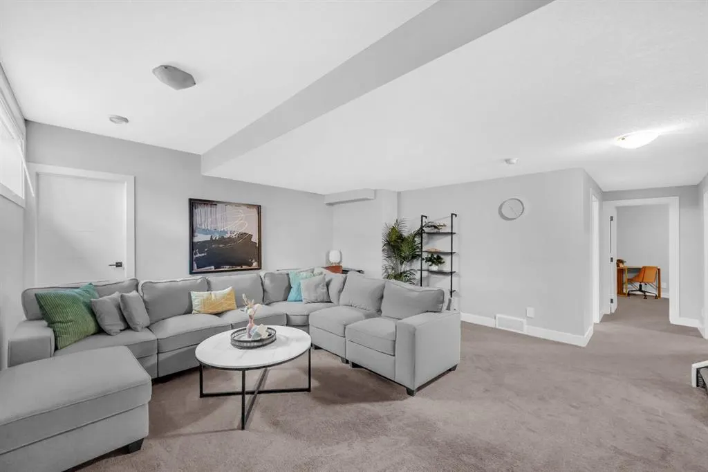 155 Carringham Way NW