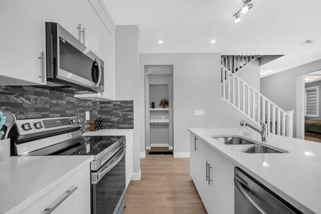 155 Carringham Way NW