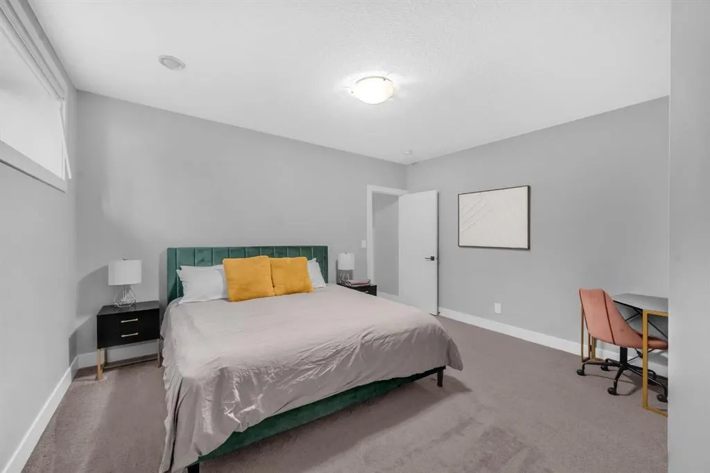 155 Carringham Way NW