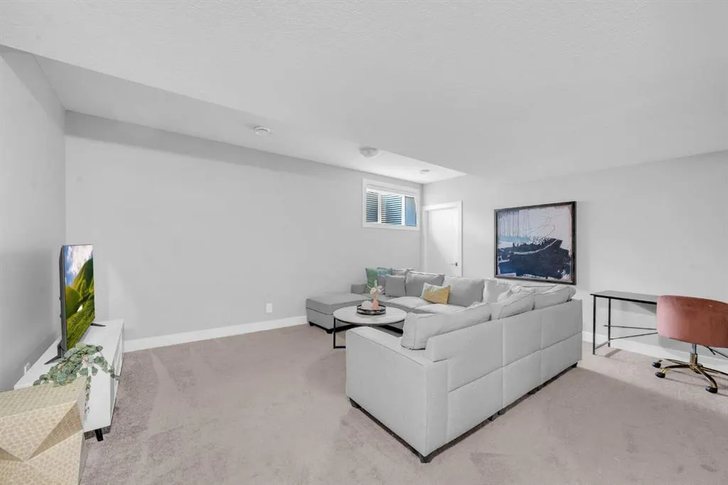 155 Carringham Way NW