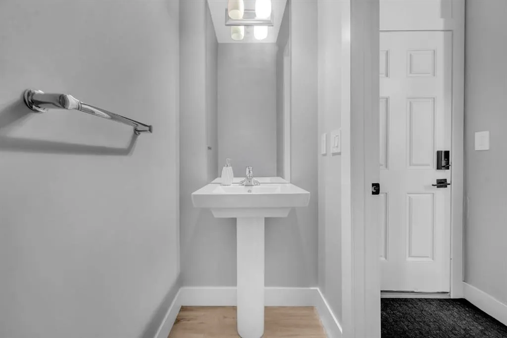 155 Carringham Way NW