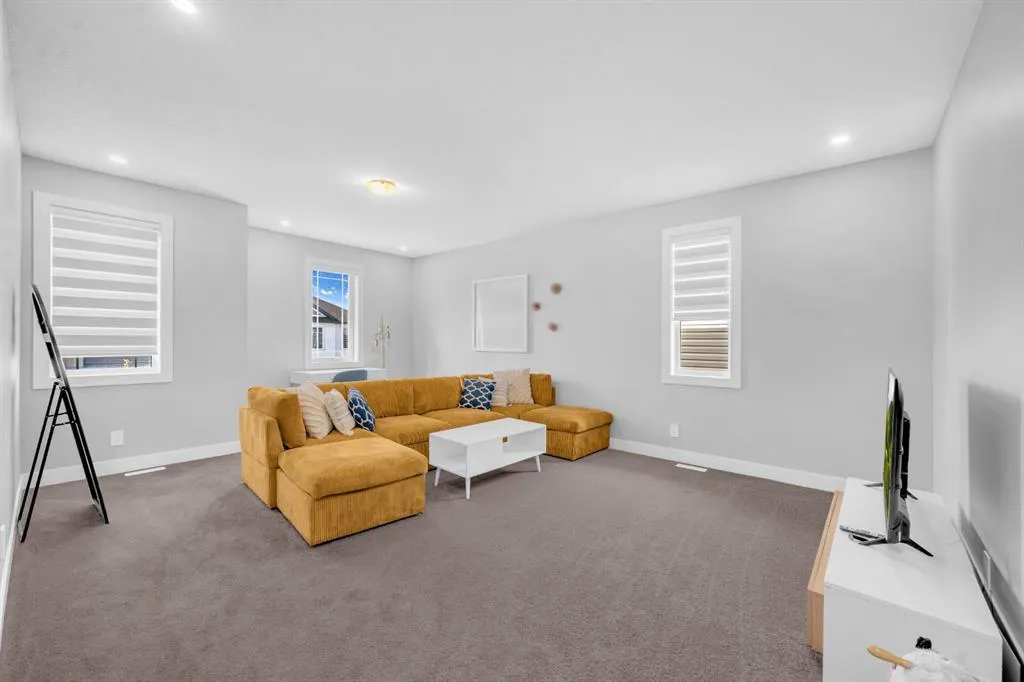 155 Carringham Way NW