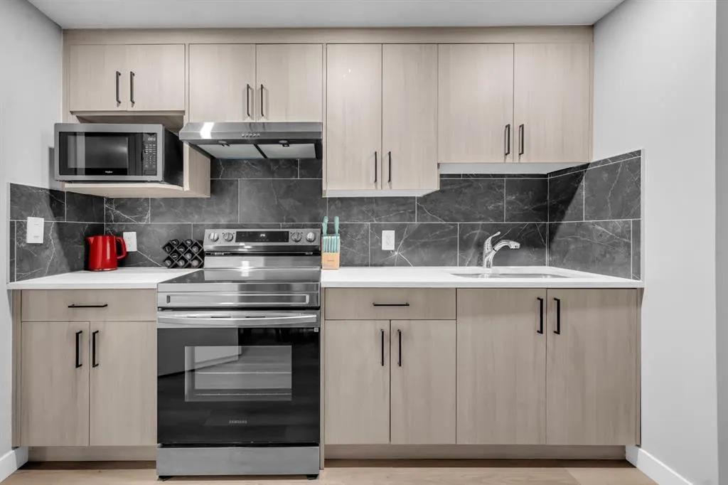 155 Carringham Way NW