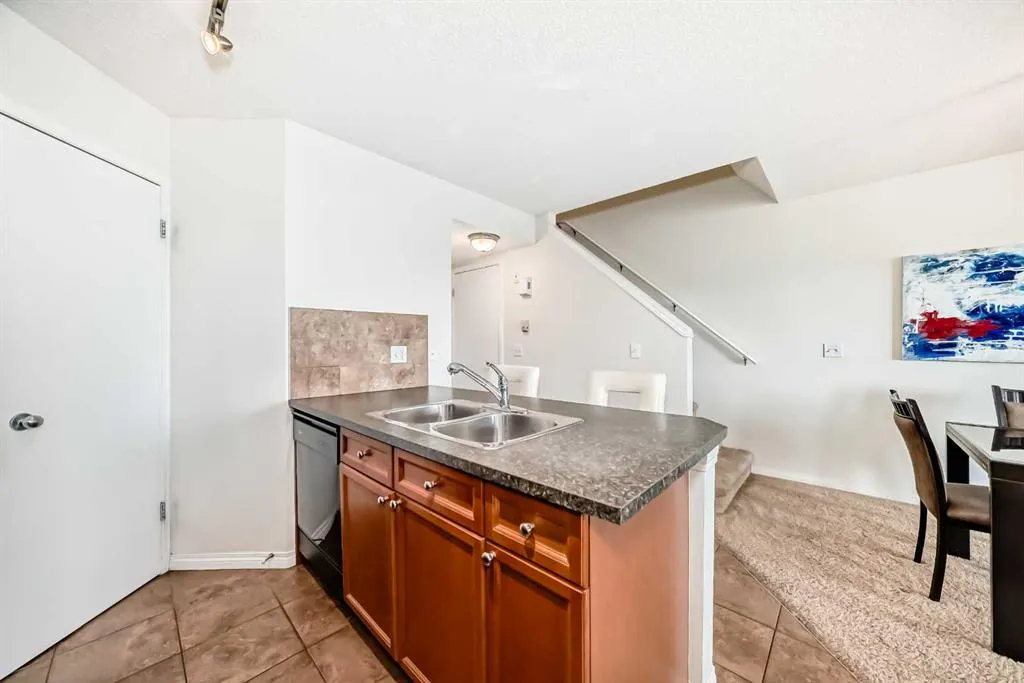 21 McKenzie Towne Gate SE, ##12