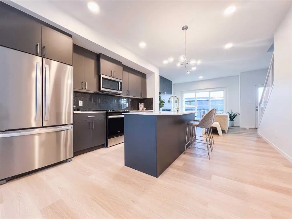 147 Arbour Lake Court NW
