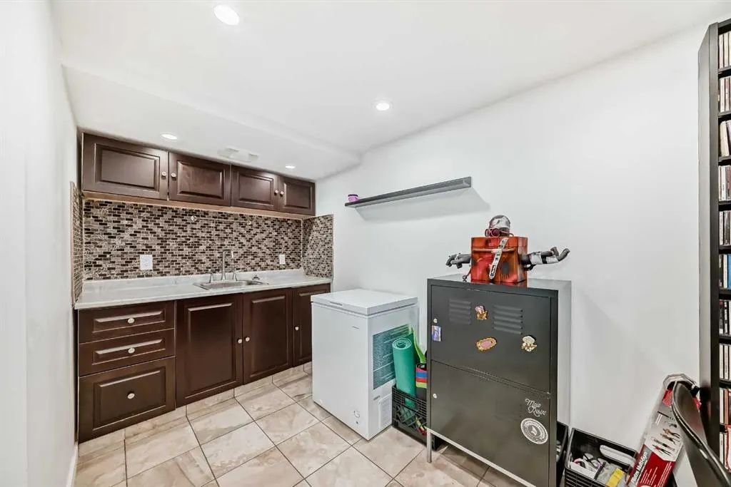 164 Woodfield Road SW