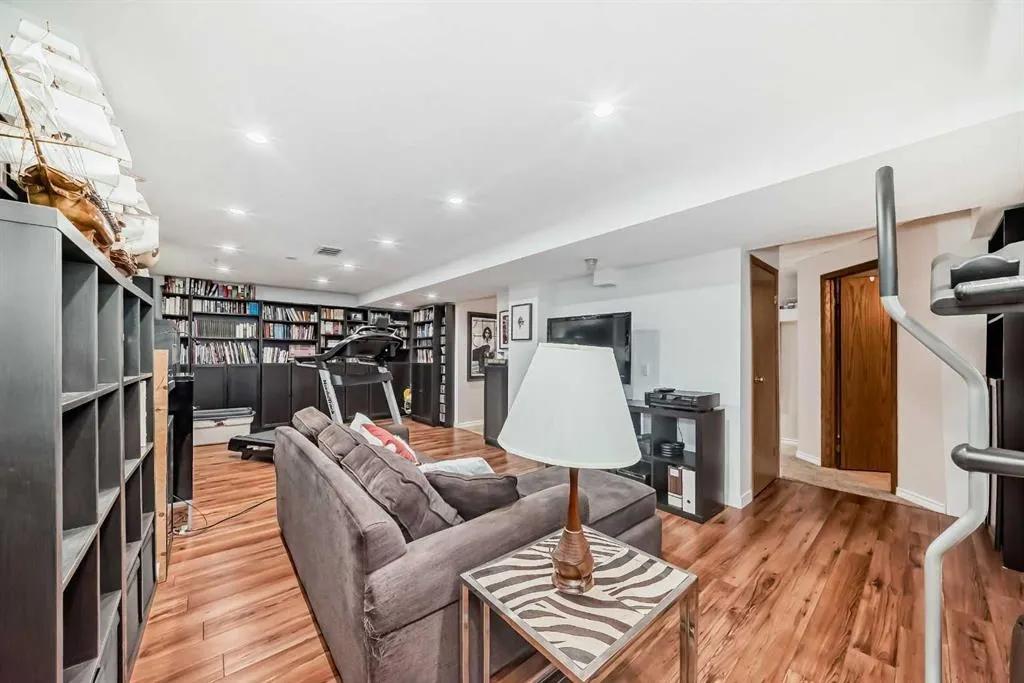 164 Woodfield Road SW