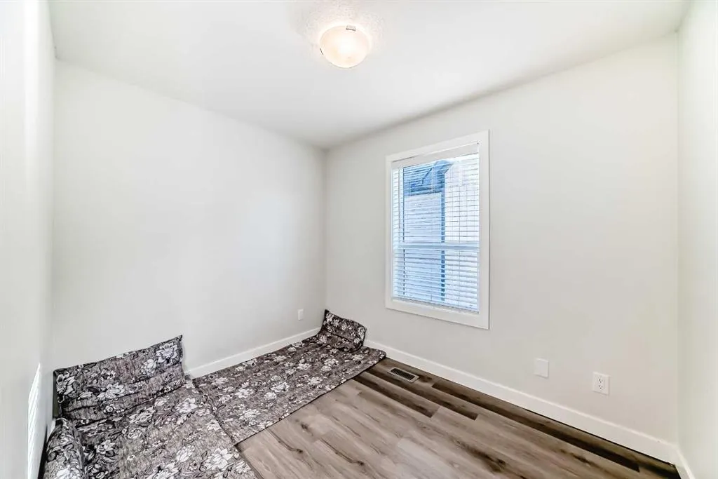 30 Evanscrest Park NW
