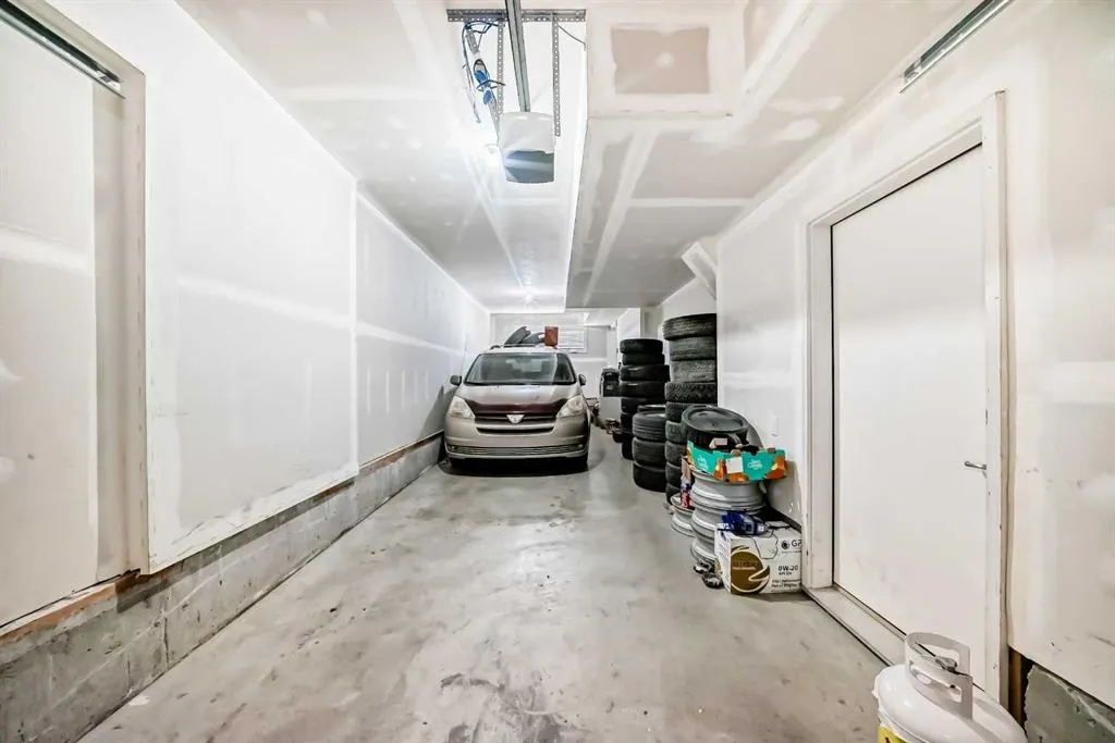 30 Evanscrest Park NW