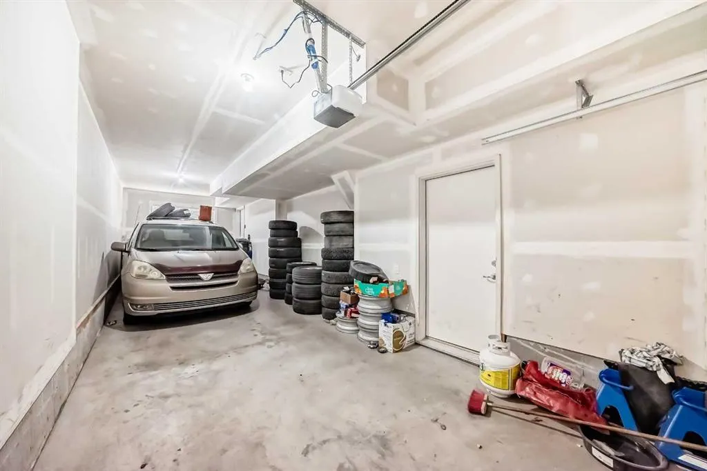 30 Evanscrest Park NW