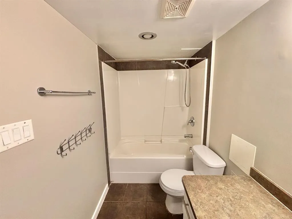501 57 Avenue SW, #207
