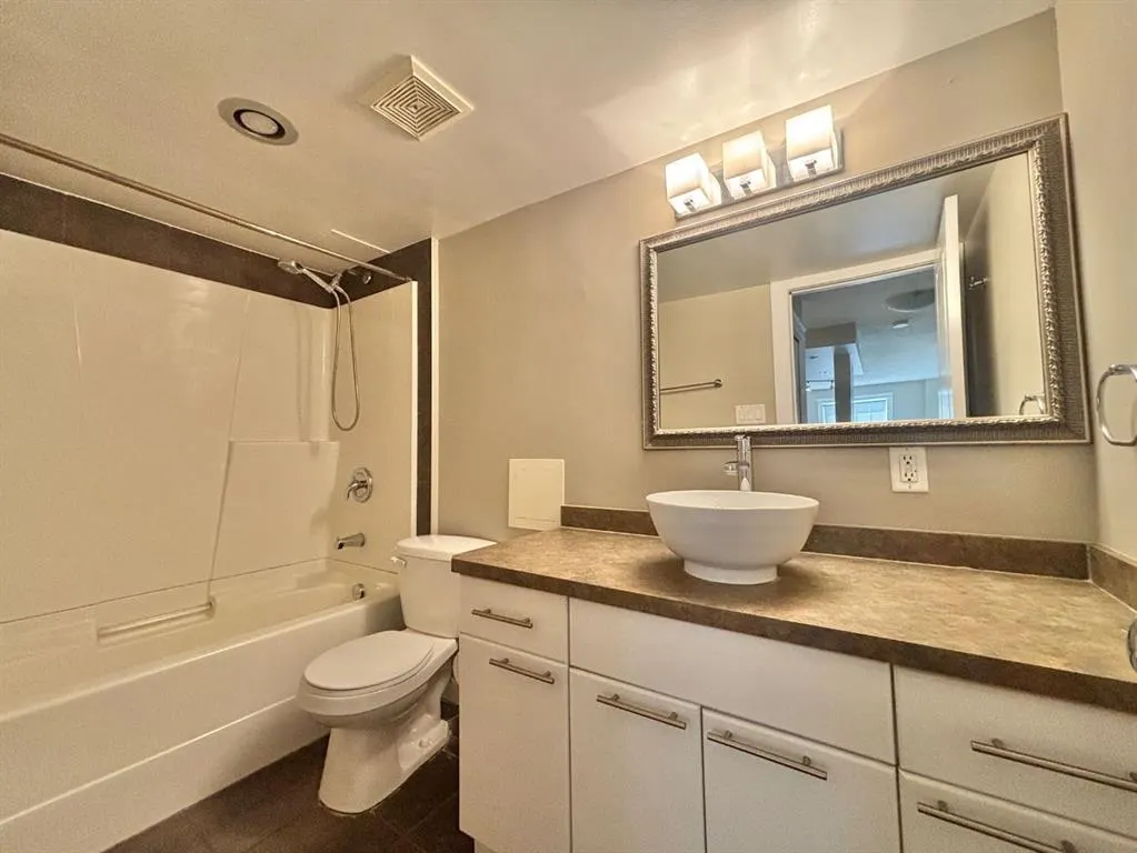 501 57 Avenue SW, #207