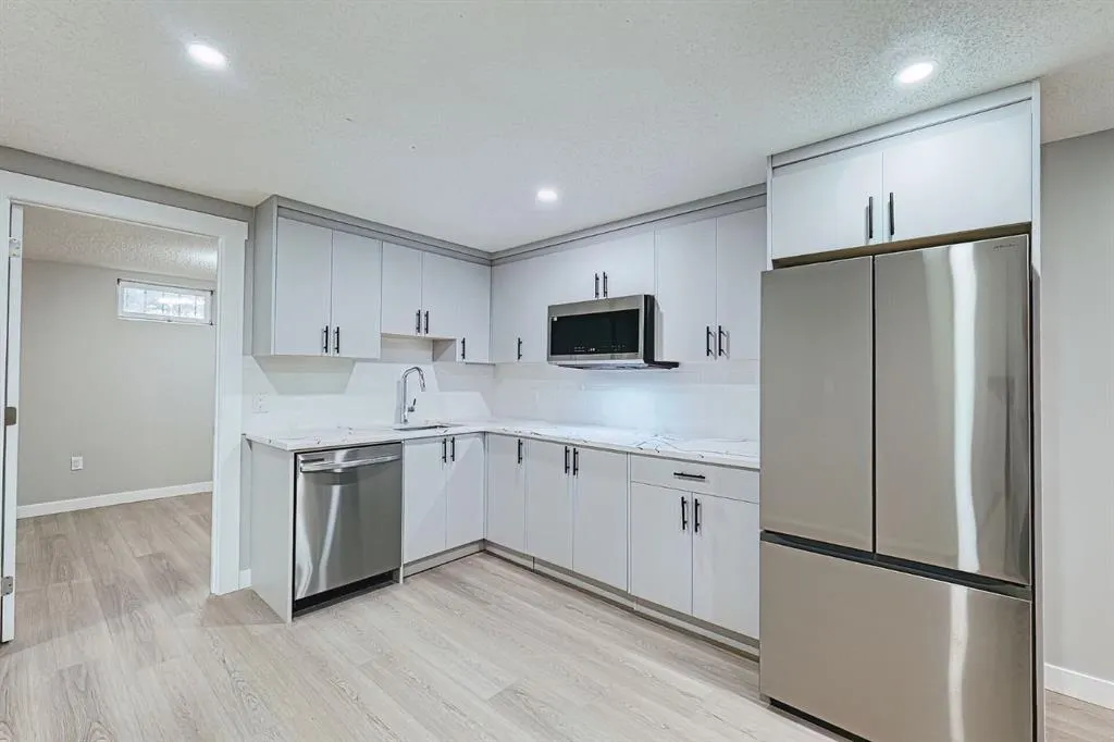 24 Rundleson Way NE