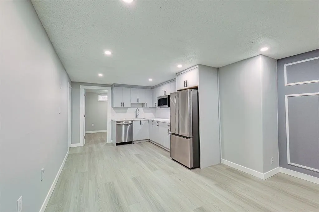 24 Rundleson Way NE