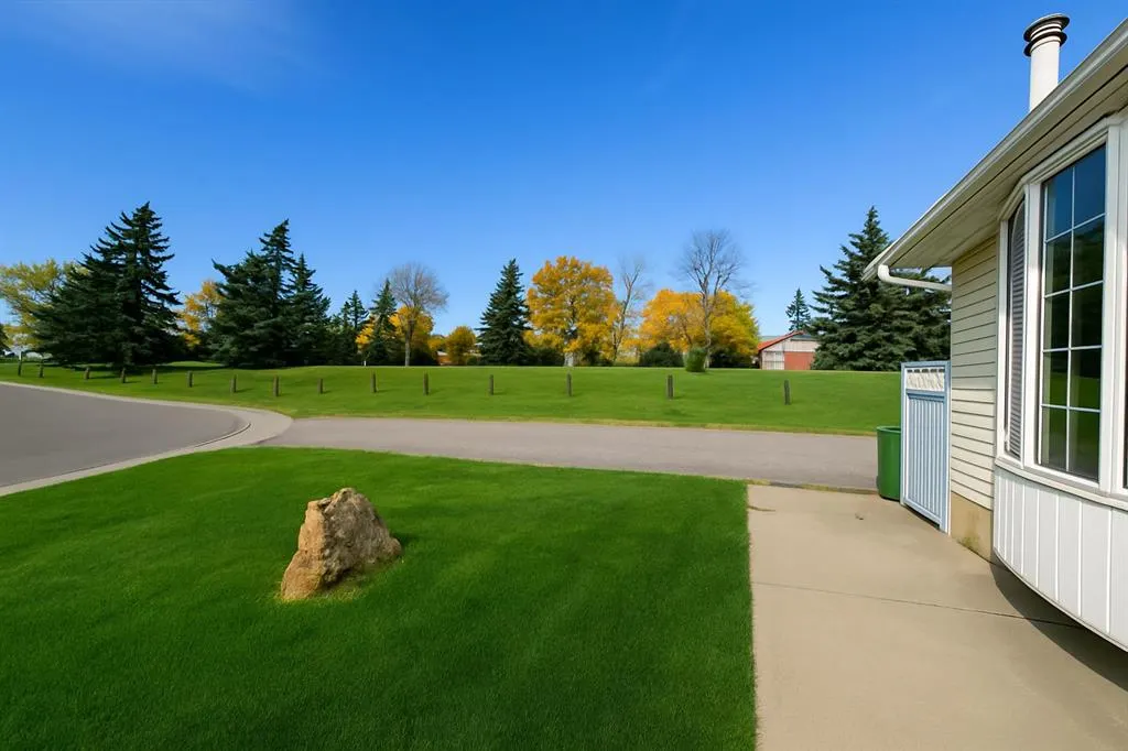 24 Rundleson Way NE