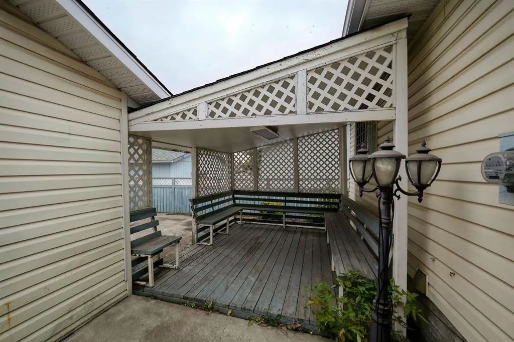 24 Rundleson Way NE