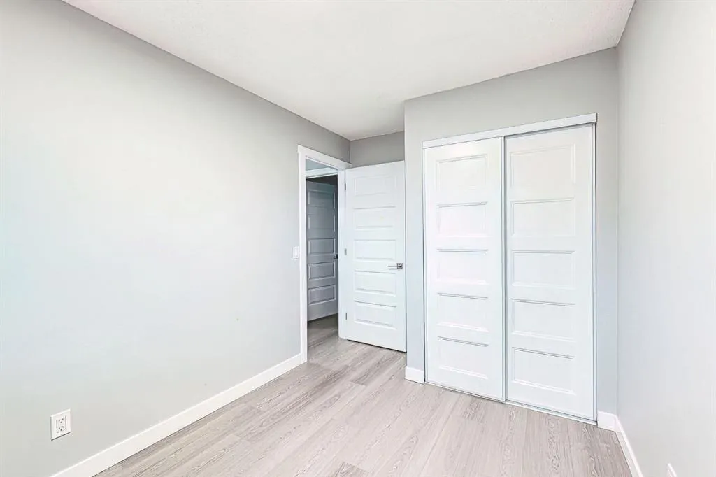 24 Rundleson Way NE