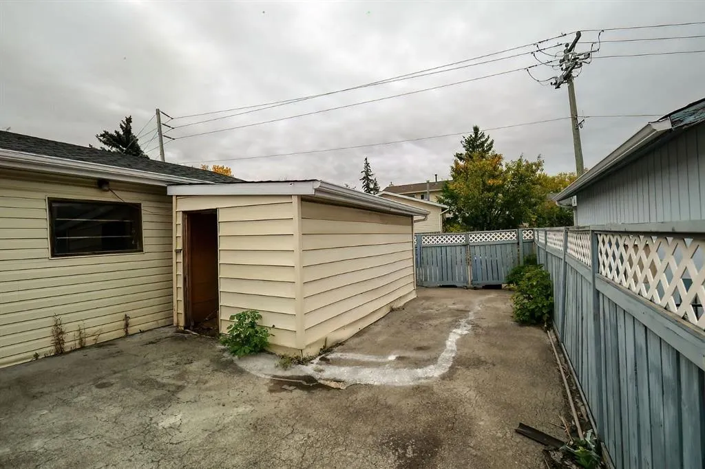 24 Rundleson Way NE