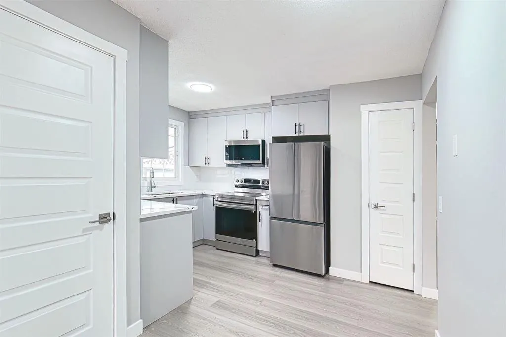 24 Rundleson Way NE