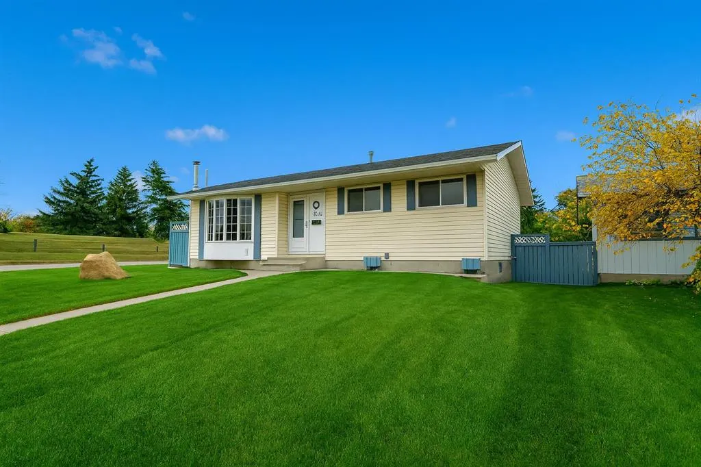 24 Rundleson Way NE