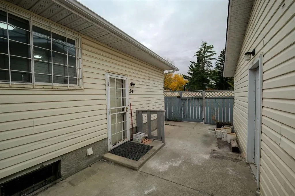 24 Rundleson Way NE