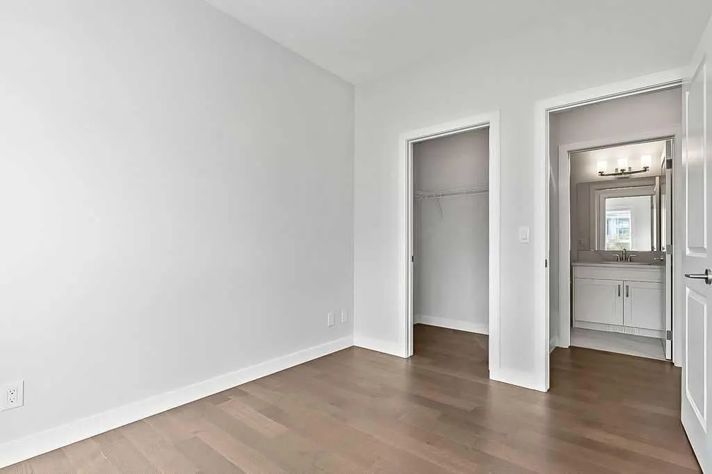 54 Drake Landing Square