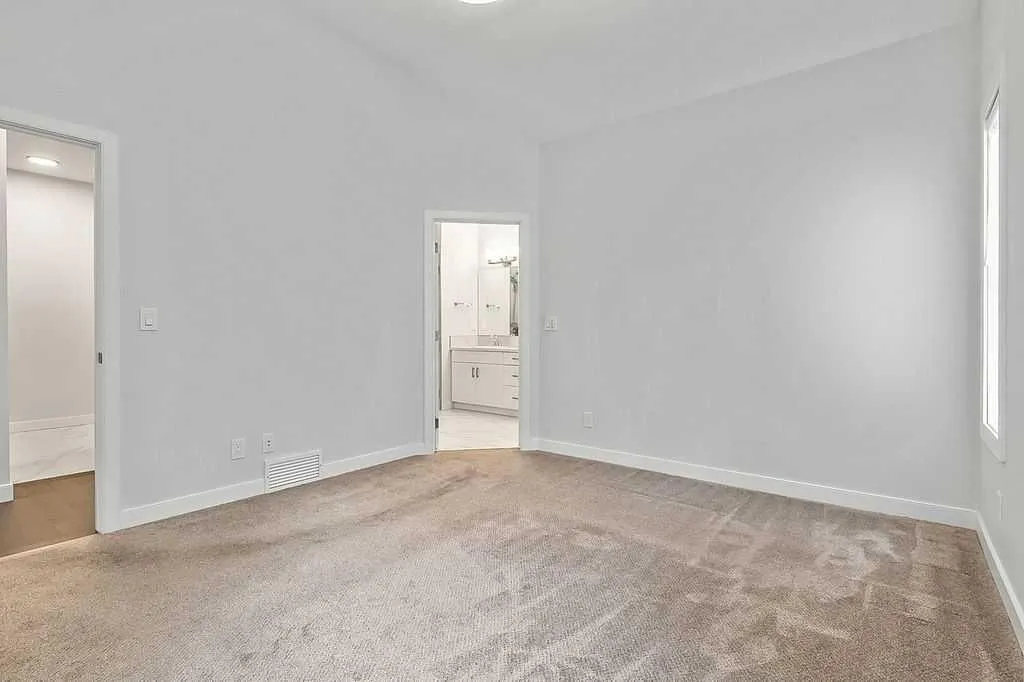 54 Drake Landing Square