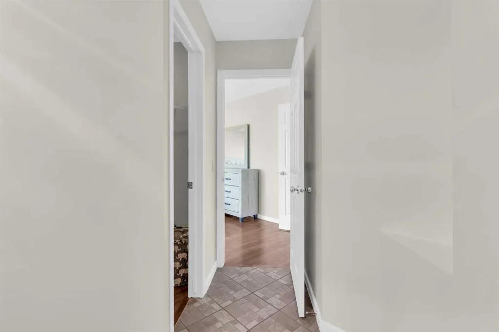 187 Citadel Meadow Grove NW