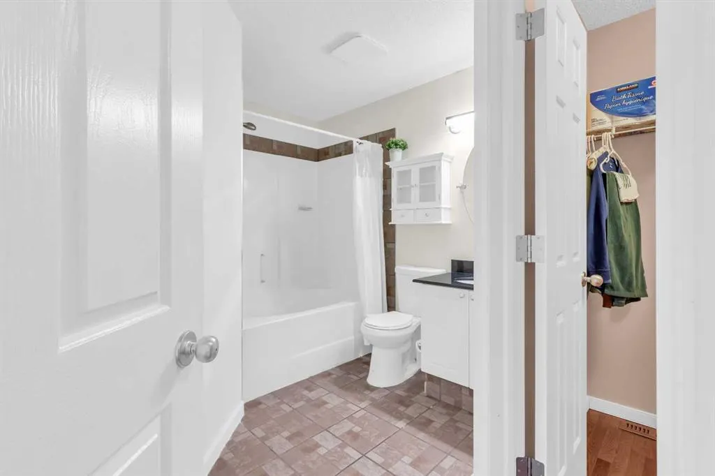 187 Citadel Meadow Grove NW