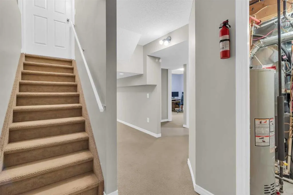 187 Citadel Meadow Grove NW