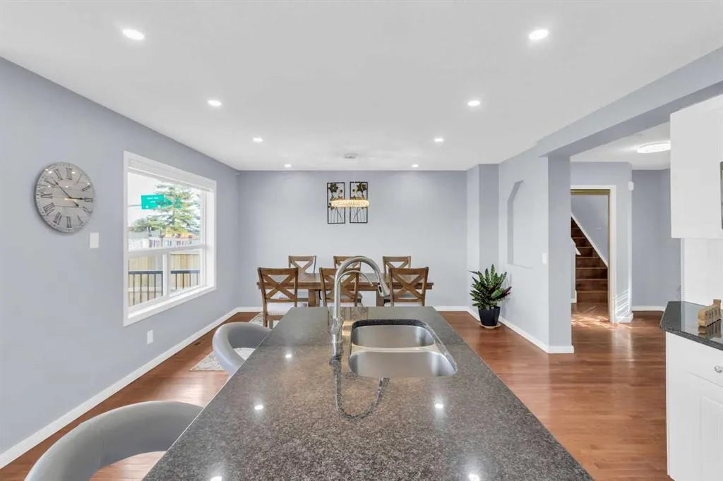187 Citadel Meadow Grove NW