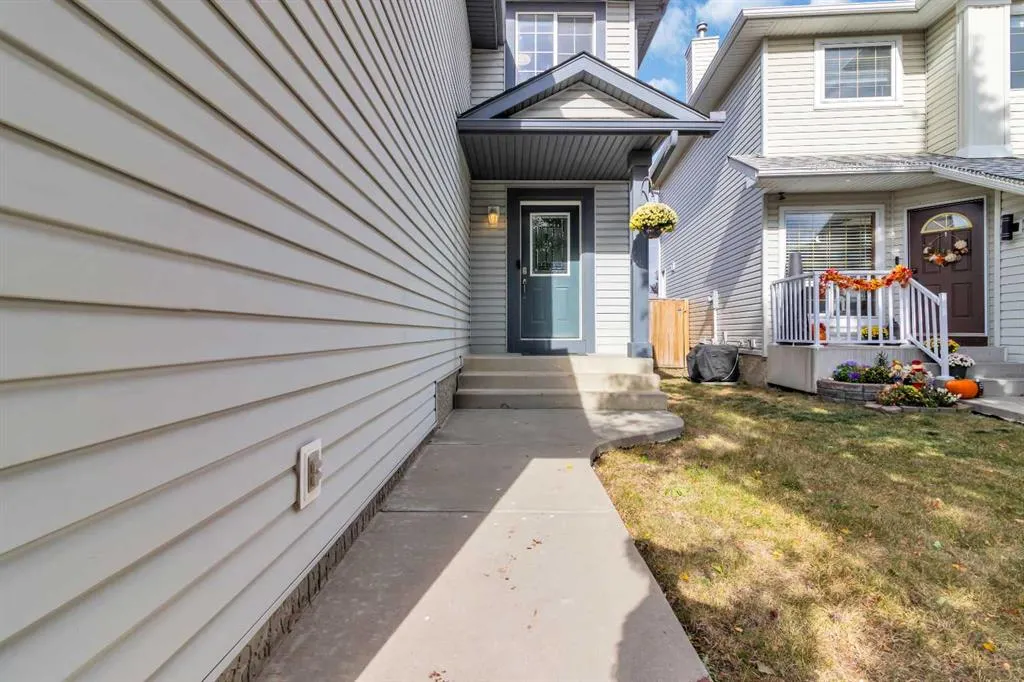 187 Citadel Meadow Grove NW