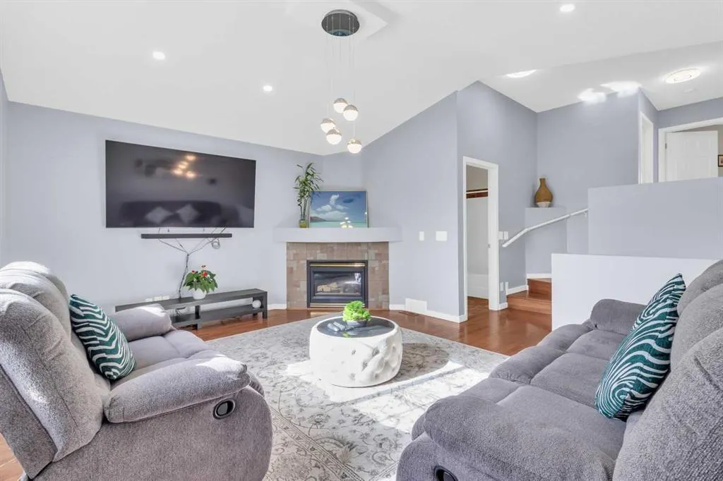 187 Citadel Meadow Grove NW