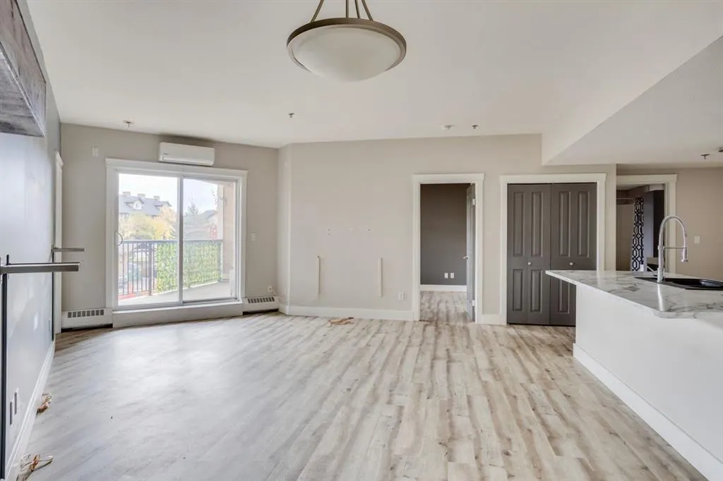 100 Denholm Gate, #106